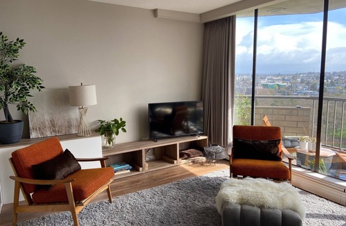 James Bay Apartment | Sky Studio