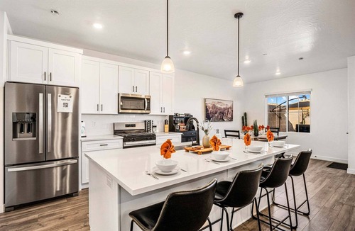 St. George House | Skyline 1678, Hot Tub, Garage Game Room, Wii, Community Amenities