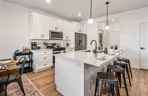 St. George House | Skyline 1694, Hot Tub, Arcade Games, Nintendo Switch, Community Amenities!