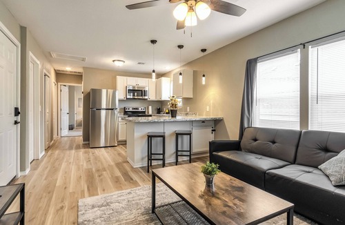 Bartlesville Apartment | Sleek 1 Bd Remodeled Apt. In the heart of Downtown