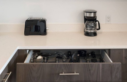 Cedars Apartment | Sleek loft style 2BR I Gym I Parking I Workspace