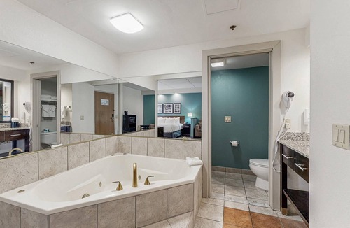 Cheektowaga Hotel | Sleep Inn & Suites Buffalo Airport