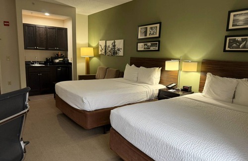 Queensbury Hotel | Sleep Inn & Suites Queensbury - Lake George