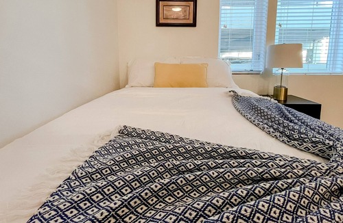 Downtown Springfield Apartment | Sleepover: Trendy Studio - Downtown Springfield
