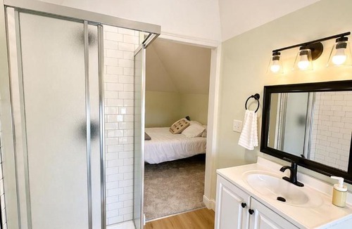 West Columbus Apartment | Sleeps 10 4BR Home Perfect for Groups and Families
