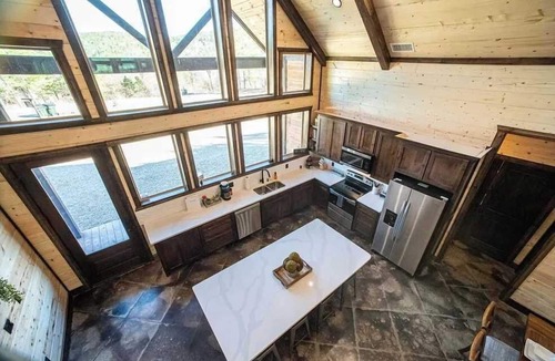 Golden House | Sleeps 13 | Hot Tub, Arcade, Firepit & Games