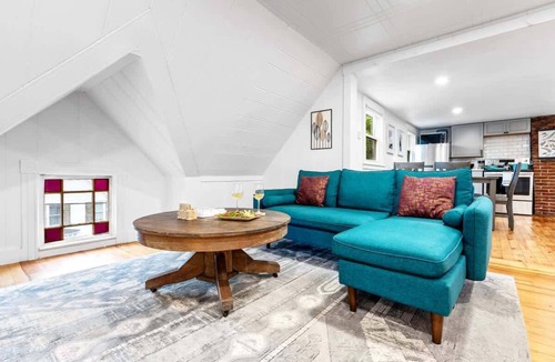 Westbrook House | Sleeps 16+ | W/D | Parking | 15 mins to Old Port