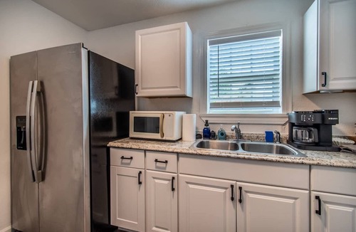 Bay Area House | Sleeps 18 - Seaside Serenity Dual Dwellings for Family & Frie