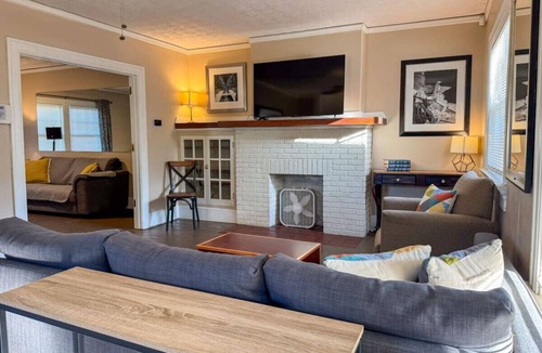 Dayton House | Sleeps 20+ in Dayton, 6 Bedrooms + 2 Full Kitchens