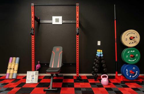Dallas House | Sleeps 24 - Hot Tub Sauna Gym Karaoke Casino Billiards & Rooftop Soccer