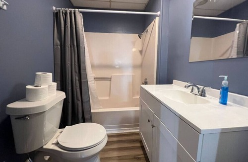 New Castle Condo | Sleeps 6! 2BR Condo w 4 Beds in New Castle + WIFI!