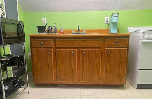 New Castle Condo | Sleeps 8! Cozy 2br Apartment in Triplex + WIFI!