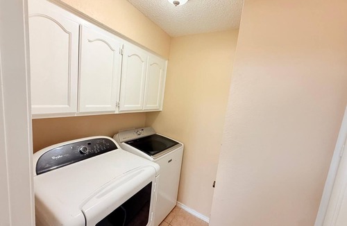 West Arlington House | Sleeps8.No Stairs,Carpet-Free Near Dallas Stadiums