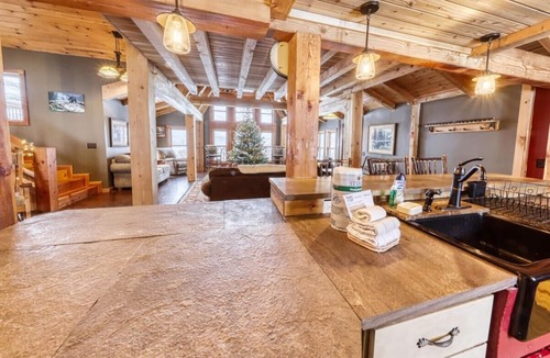 Great Valley House | Smokey Valley Lodge 2 Bedroom Home by Redawning