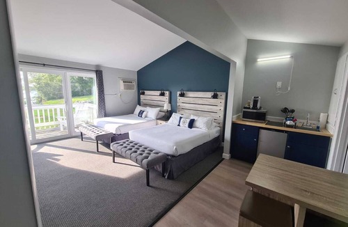 East Boothbay Hotel | Smuggler's Cove Inn