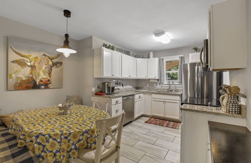 Central Arlington House | Soccer Championship | Walk to AT&T Stadium | Sleeps 6