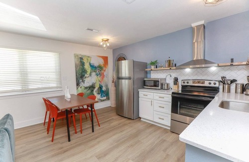 East Ocean View Apartment | Sojourn's Harborage Jellyfish Suite Near Beach