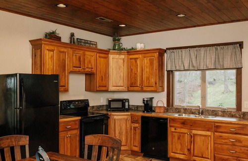 Dundee Cabin | Sojourner's Lodge & Log Cabin Suites