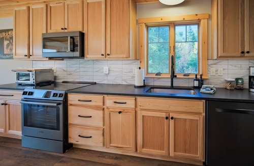 Bethel Ski Chalet | Songo Chalet - Sleeps 12. Hot Tub. In Bethel, 10 min from Sunday River!