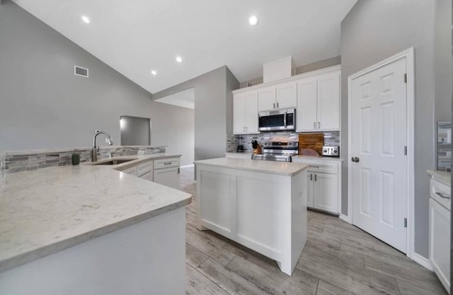 Riviera House | Soothing 3-bedroom house with AC in Riviera
