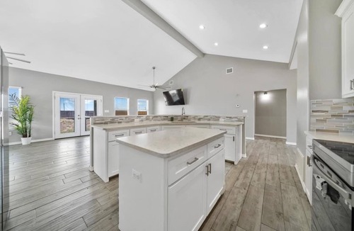 Riviera House | Soothing 3-bedroom house with AC in Riviera