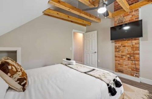 Downtown Columbus House | Sophisticated Boho Condo Walkable Columbus