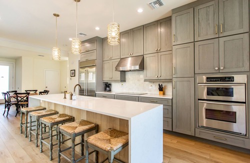 Naples Park House | Sorrento Luxury Vacation Home: Expansive 5-Bedroom, 4.5-Bath Retreat with Private Pool, Hot Tub, and Pet-Friendly Accommodations – Just a Short Walk from Stunning Vanderbilt Beach