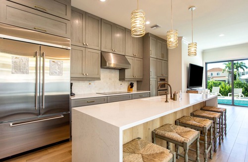 Naples Park House | Sorrento Luxury Vacation Home: Expansive 5-Bedroom, 4.5-Bath Retreat with Private Pool, Hot Tub, and Pet-Friendly Accommodations – Just a Short Walk from Stunning Vanderbilt Beach