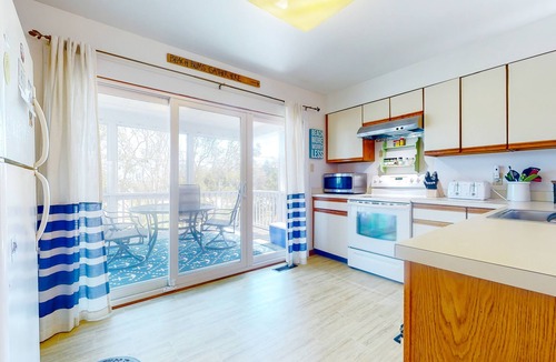 Sandpiper Pines House | South Bethany home with private outdoor areas & great location near the beach
