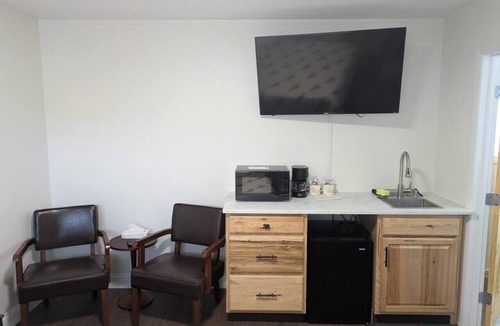 Canaan Apartment | South of the Border VT Room 3