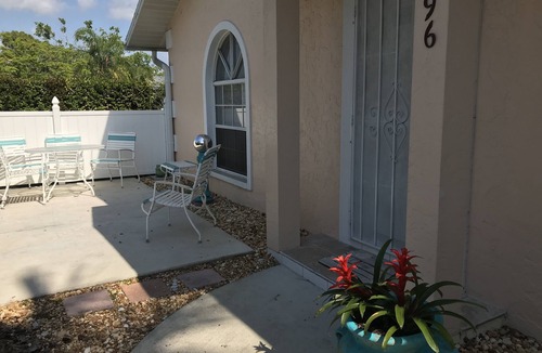 Naples Park Apartment | Spacious 1 Bedroom Villa 1 mile from Vanderbilt Beach