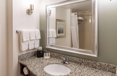 North Little Rock Hotel | Spacious 2-Queen Bed Unit w/Indoor Pool Near Historic Old Mill