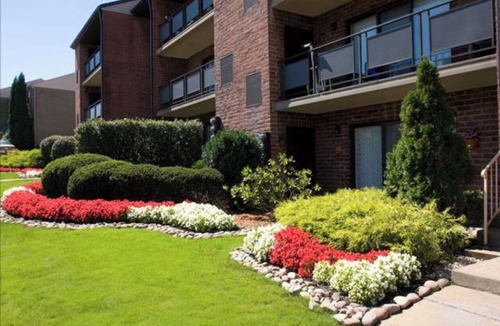 Monroeville Apartment | Spacious 2BR Apartment w/Balcony Free Parking Near UPMC