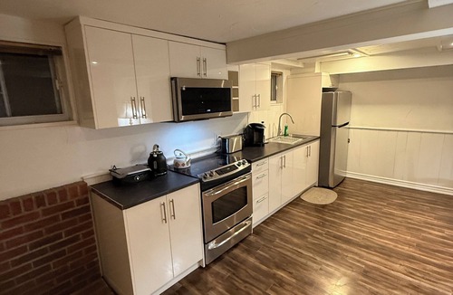 Thornhill House | Spacious 2BR Basement Full Kitchen Vaughan