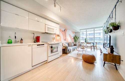 Toronto Entertainment District Apartment | Spacious 2BR Downtown Escape at Maple Leaf Square