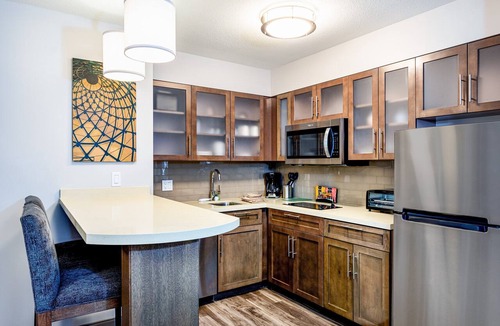 Hollywood Apartment | Spacious 2BR Suite Near FLL | Pool + Hot Breakfast