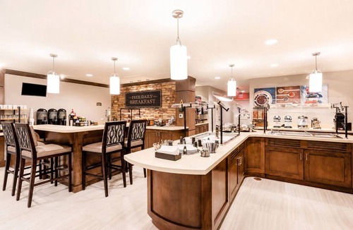 Hollywood Apartment | Spacious 2BR Suite Near FLL | Pool + Hot Breakfast