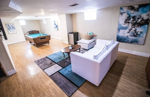 Grosse Pointe House | Spacious 3 BR Modern Home in Grosse Pointe Park