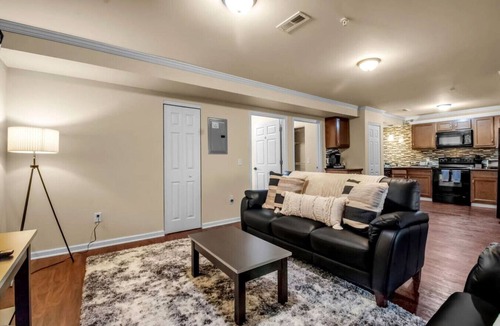 Amherst Apartment | Spacious 3 bed/3 bath Apartment No stairs