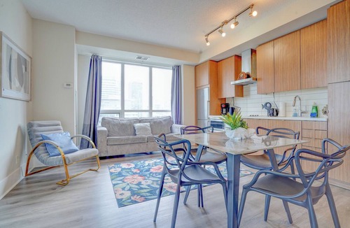 Wellington Place Condo | Spacious 3BR/2BA Parking | Entertainment District | Steps to Nightlife & Dining