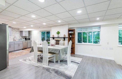 Canyon Heights House | Spacious 3BR Guest Suite by the Creek | North Vancouver