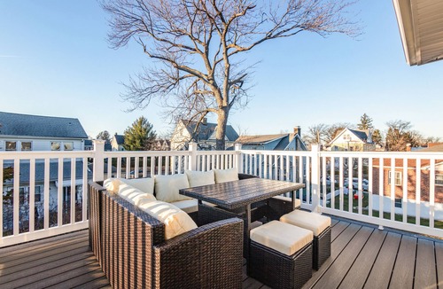 Southeast Yonkers House | Spacious 3BR Home/Backyard/Full Kitchen/Perfect for Families & Groups