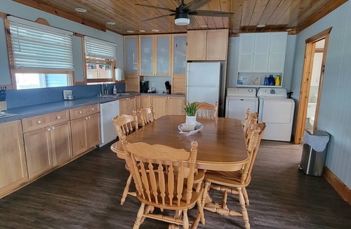 Waterford House | Spacious 3BR lake front cottage at Lake Leboeuf