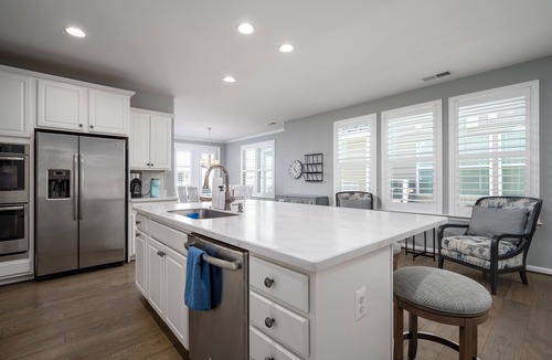 Frankford House | Spacious 4 bed, 3.5 bath townhome located in Ocean View Beach Club; community pool, fitness center, shuttle, playground, sauna, Free WIFI