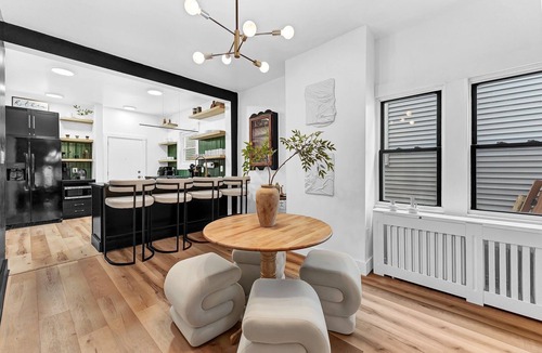 Front Park Apartment | Spacious 4-bedroom apartment in charming Buffalo with Full kitchen