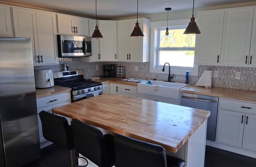 Edinboro House | Spacious 4-bedroom estate in lovely Edinboro . Walking distance to the lake.