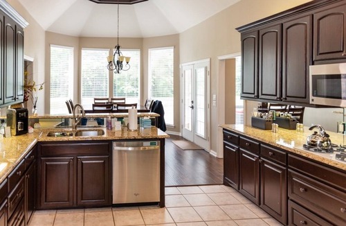 Lake Dallas House | Spacious 4-bedroom house in charming Lake Dallas on 3 Acres with AC & WIFI.