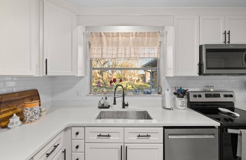 Columbus House | Spacious 4 bedrooms 3 full bath house in delightful Columbus with AC, WiFi