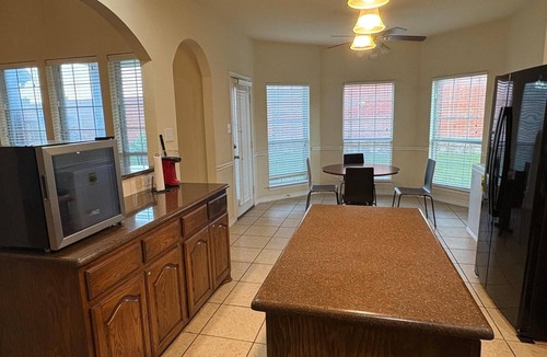 Little Elm House | Spacious 4200 sqft | 6 bdrms 4 bath | Gym |Pets OK