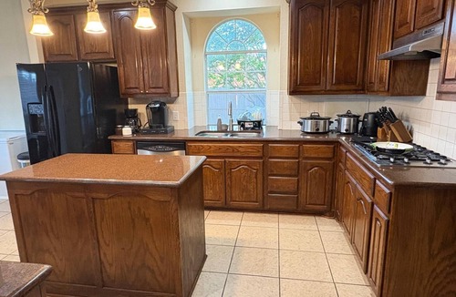 Little Elm House | Spacious 4200 sqft | 6 bdrms 4 bath | Gym |Pets OK